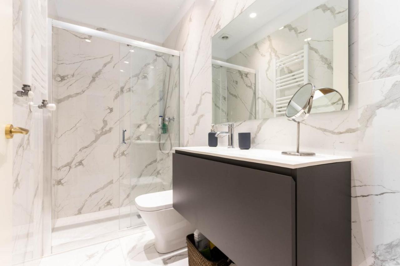 Luxury Guggenheim Museum Apartment Билбао Екстериор снимка